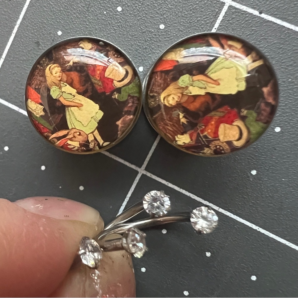 Alice in wonderland 00g Gauges Metal Earrings plus internally screwed hoops
